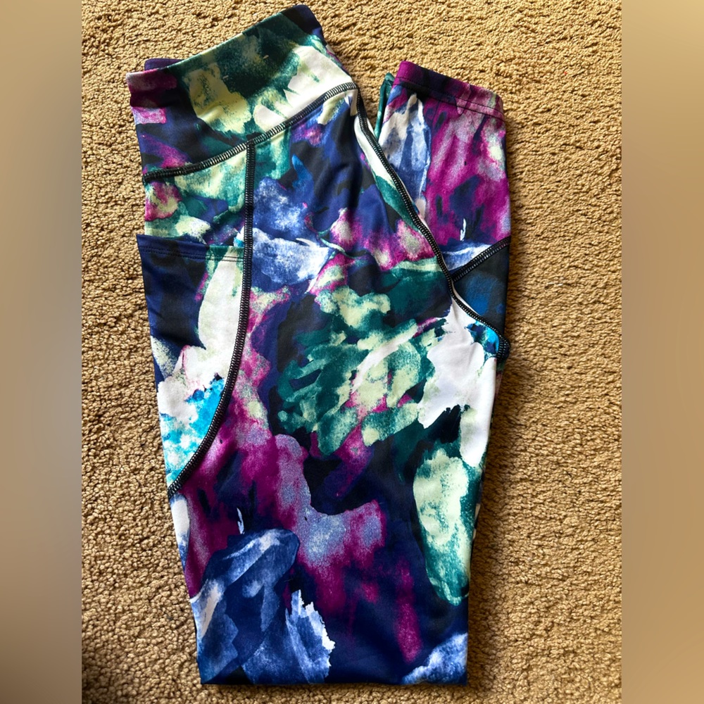 Size Medium Tek Gear Workout leggings. Floral multicolor.
